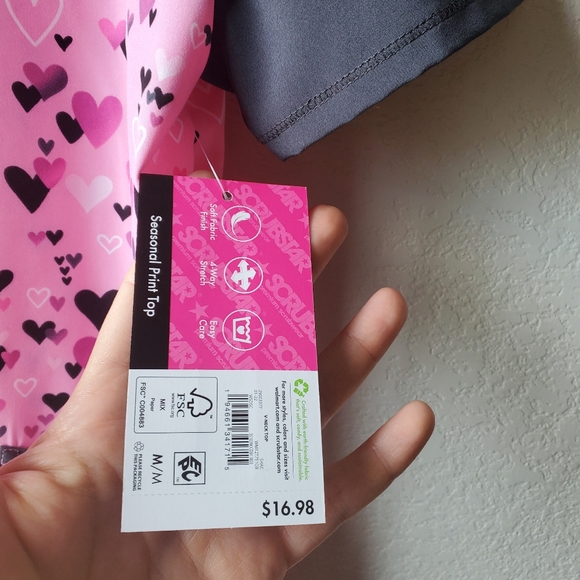 Small pink heart print scrub top - Picture 9 of 13